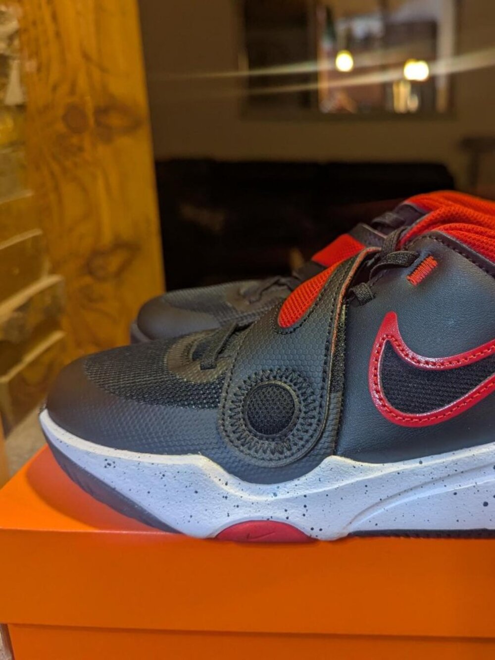 Nike Team Hustle D11 GS Black Red Kids 5Y New in Box